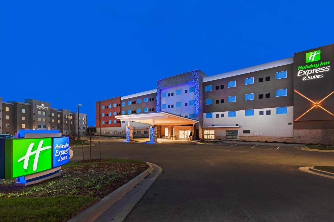 Holiday Inn Express & Suites - Lenexa - Overland Park Area, An Ihg Hotel Exterior photo