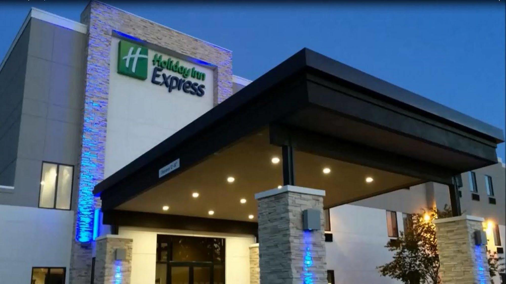 Holiday Inn Express & Suites - Lenexa - Overland Park Area, An Ihg Hotel Exterior photo