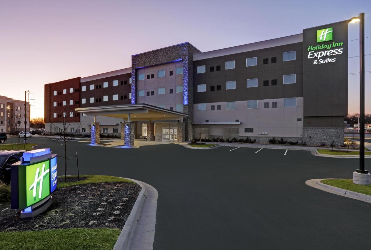 Holiday Inn Express & Suites - Lenexa - Overland Park Area, An Ihg Hotel Exterior photo